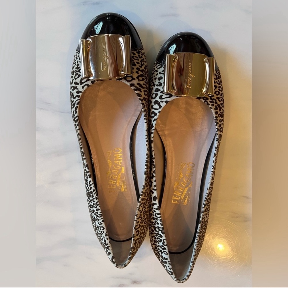 Salvatore Ferragamo Gancini Flats | Size 7